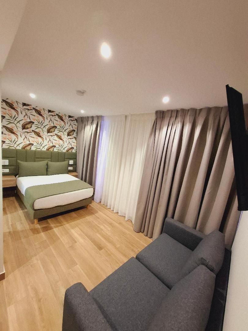 Hostal San Blas Madrid Bagian luar foto