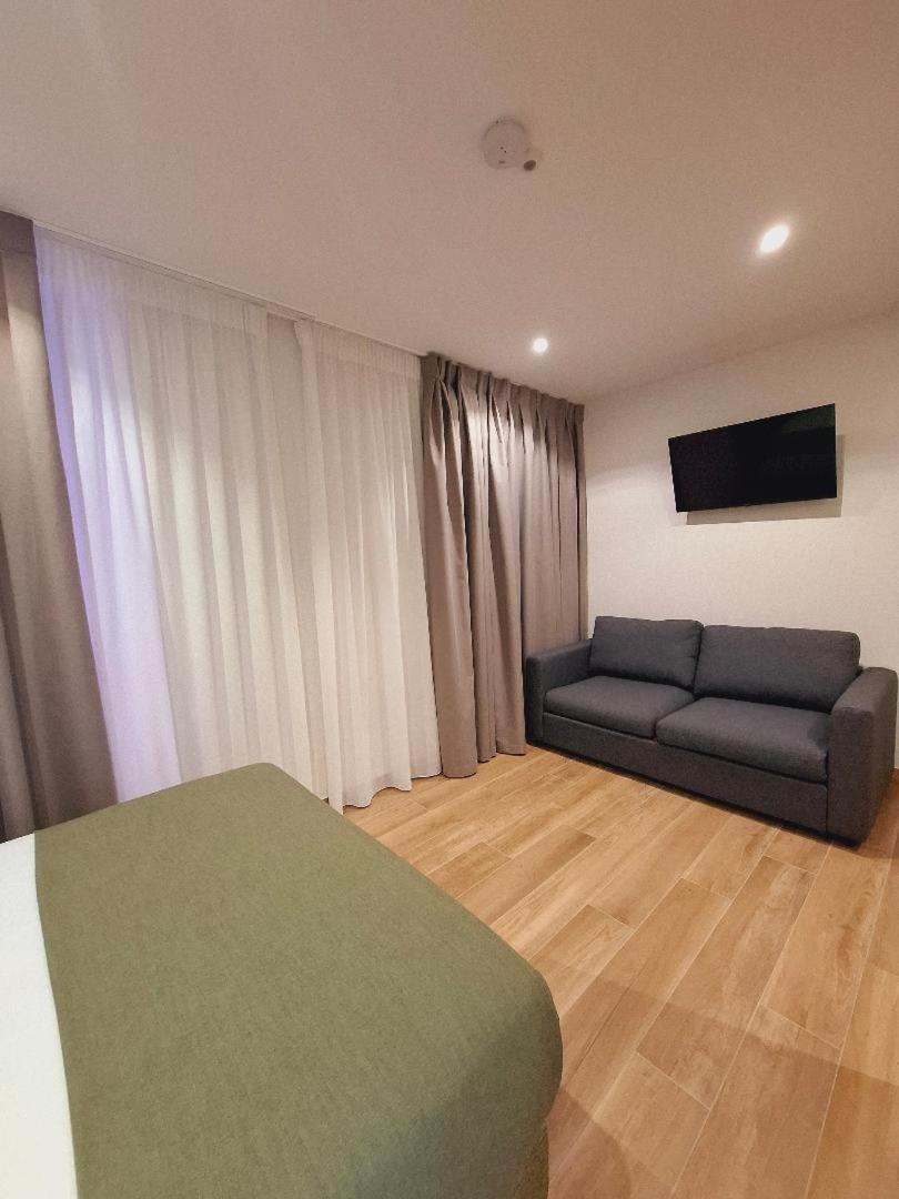Hostal San Blas Madrid Bagian luar foto