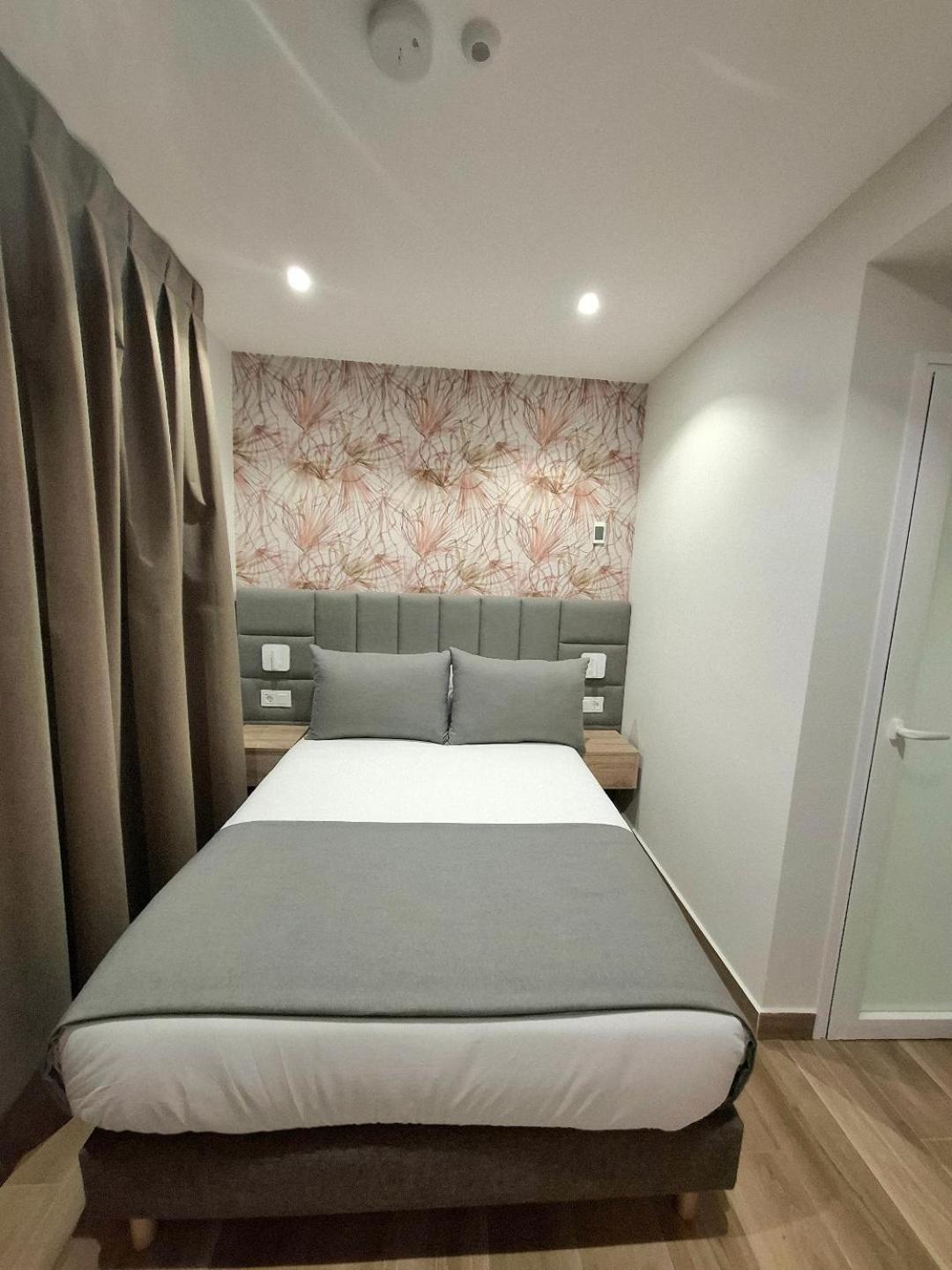 Hostal San Blas Madrid Bagian luar foto