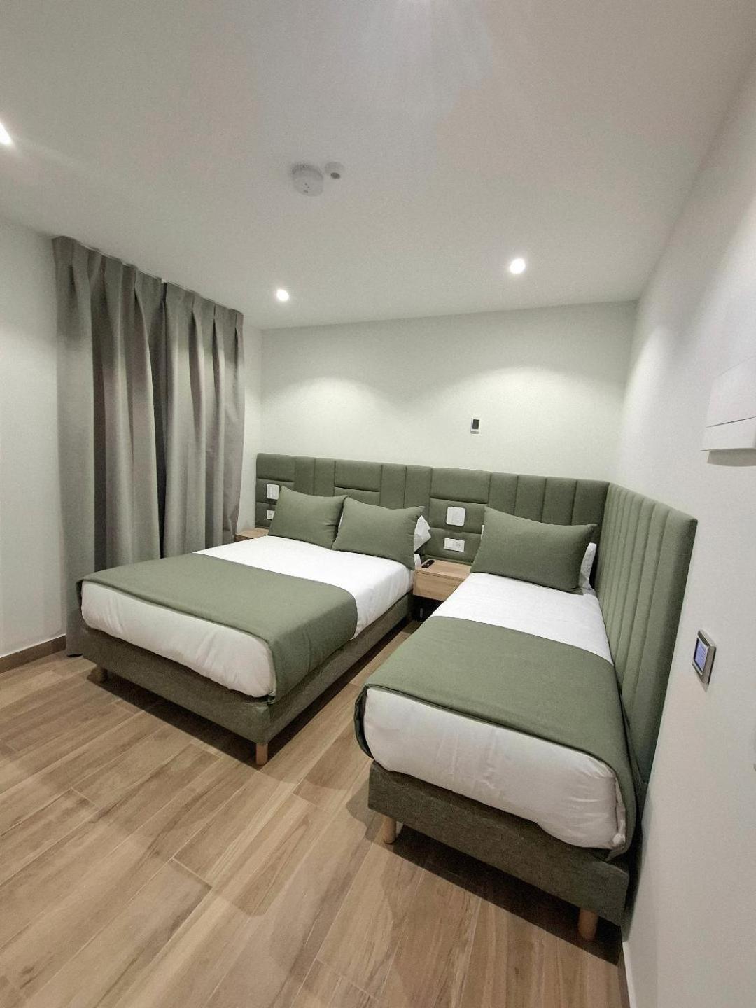Hostal San Blas Madrid Bagian luar foto