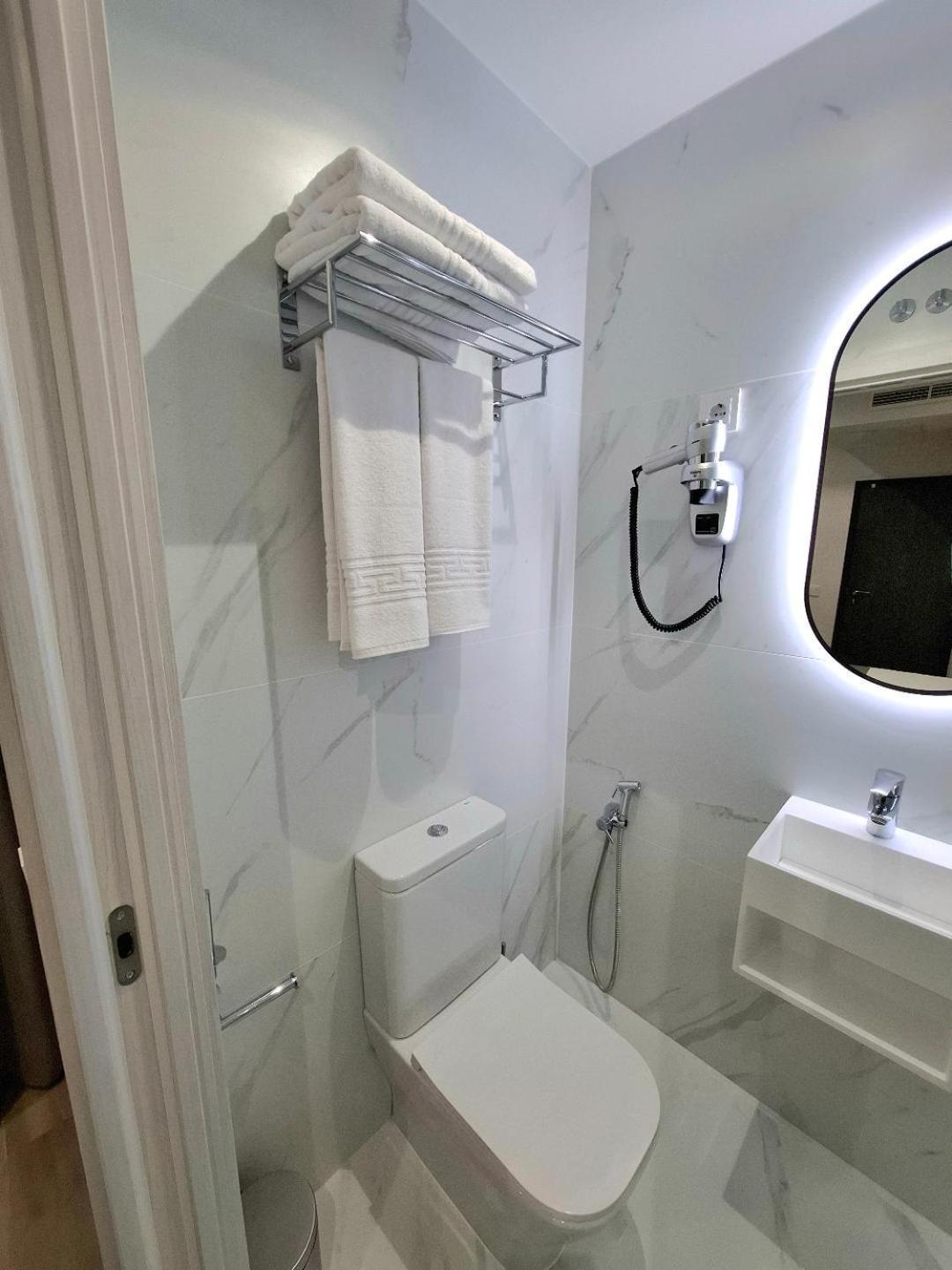 Hostal San Blas Madrid Bagian luar foto