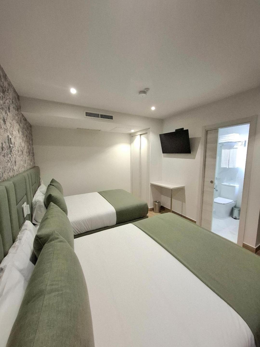 Hostal San Blas Madrid Bagian luar foto