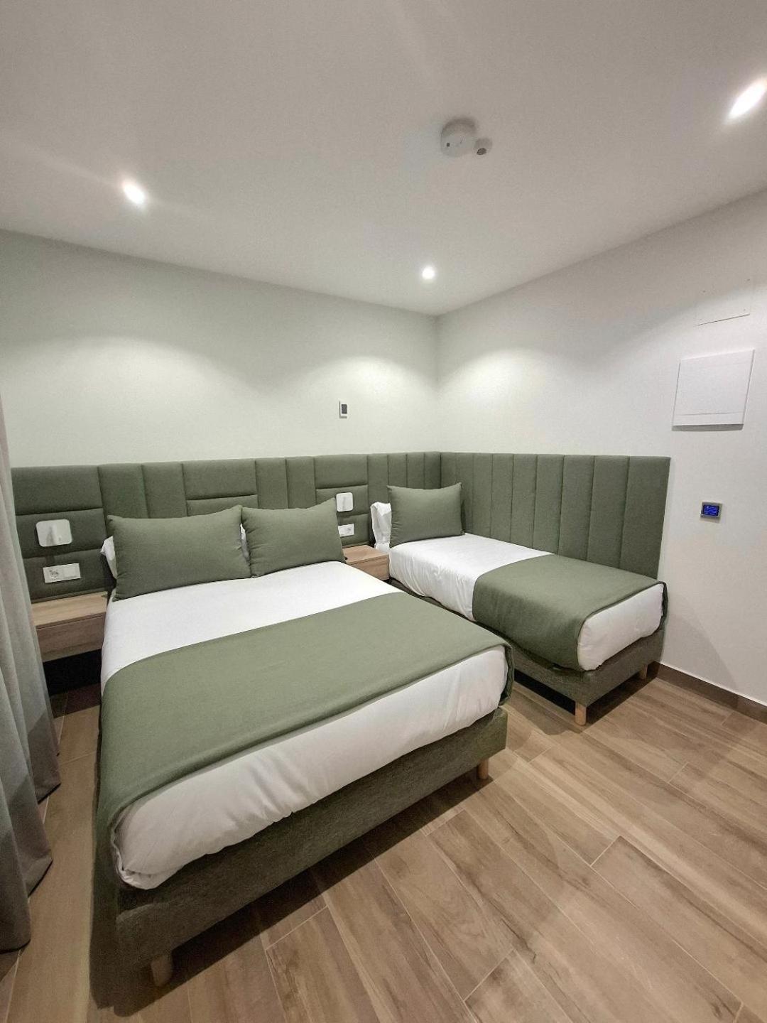 Hostal San Blas Madrid Bagian luar foto