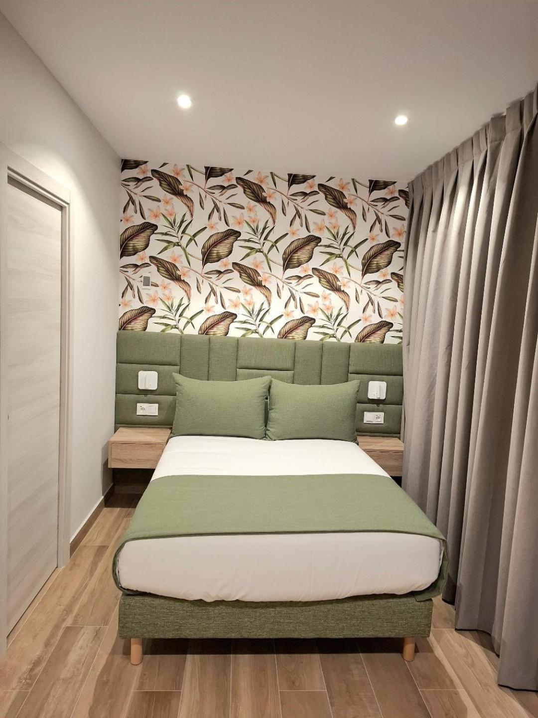 Hostal San Blas Madrid Bagian luar foto