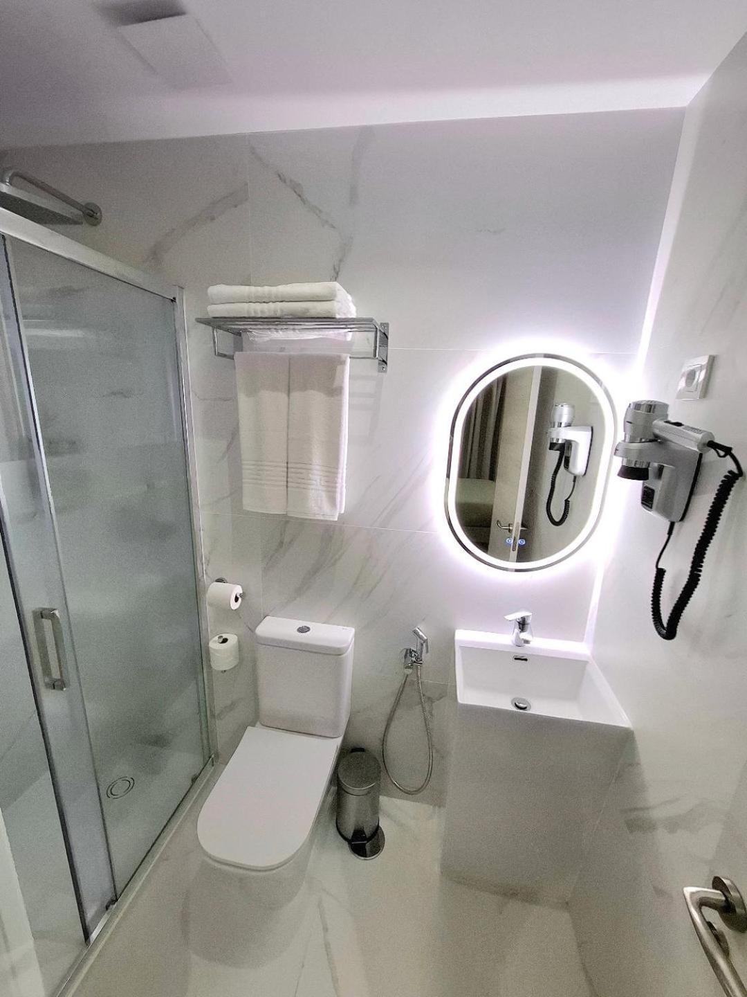 Hostal San Blas Madrid Bagian luar foto