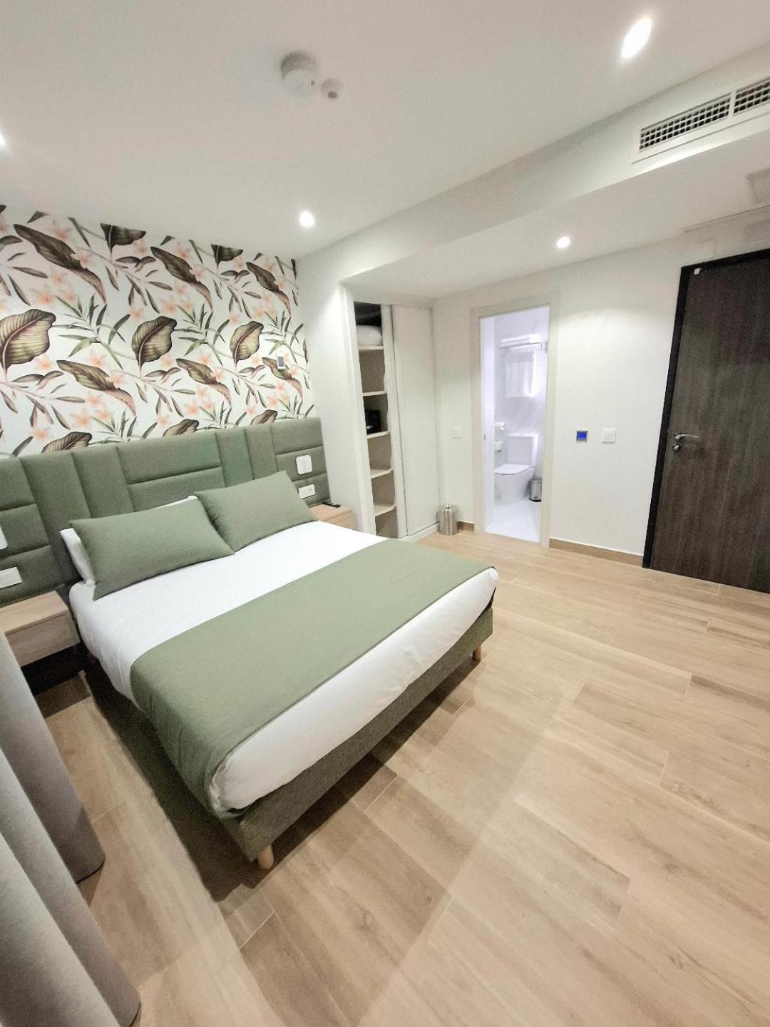 Hostal San Blas Madrid Bagian luar foto