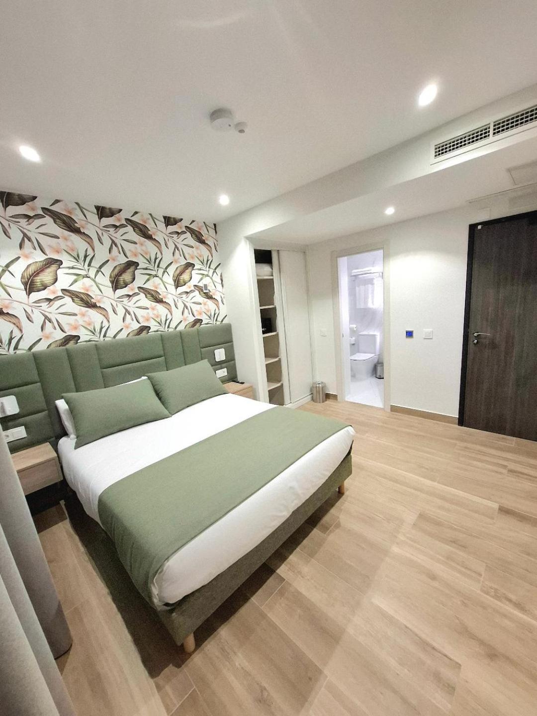 Hostal San Blas Madrid Bagian luar foto