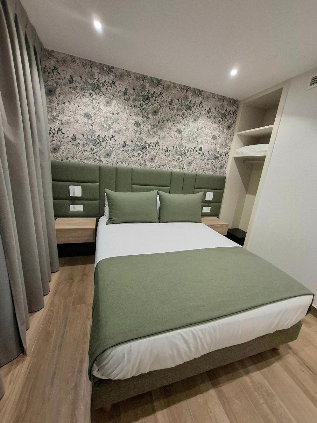 Hostal San Blas Madrid Bagian luar foto