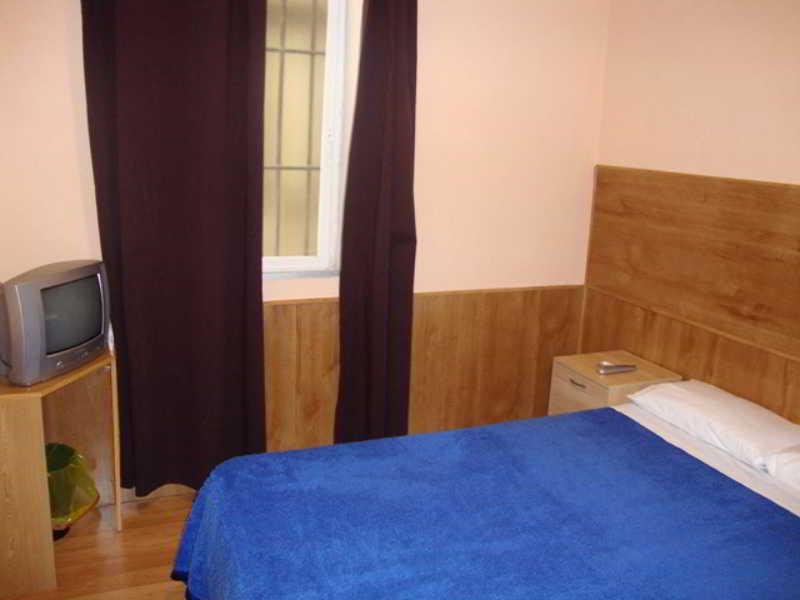 Hostal San Blas Madrid Bagian luar foto