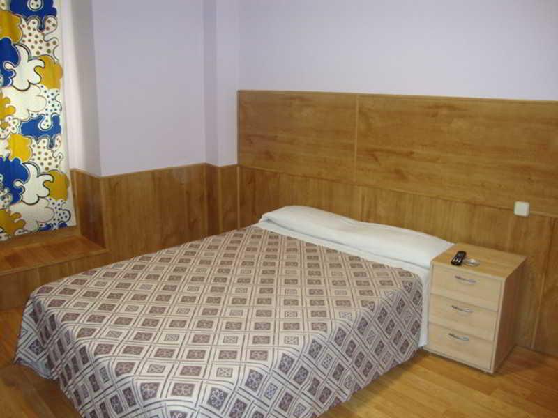 Hostal San Blas Madrid Bagian luar foto