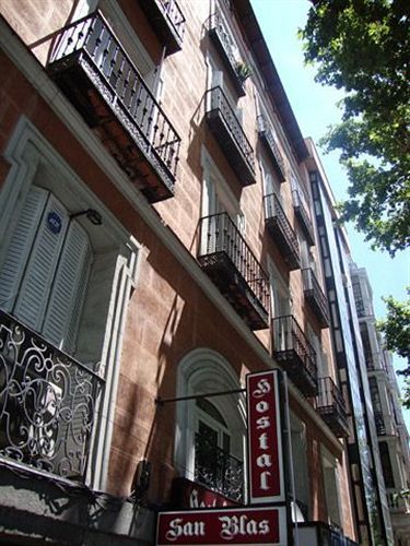 Hostal San Blas Madrid Bagian luar foto