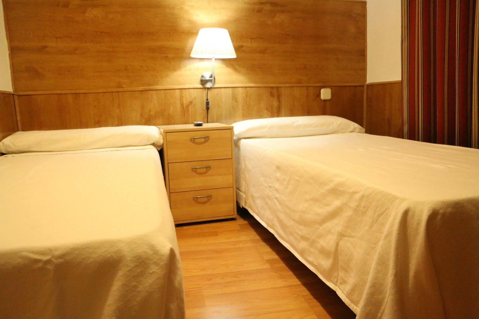 Hostal San Blas Madrid Bagian luar foto