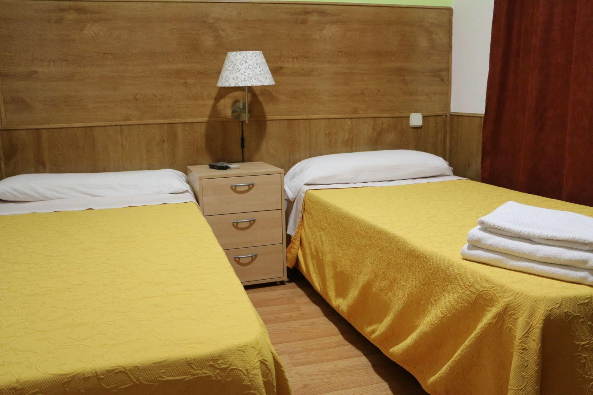 Hostal San Blas Madrid Bagian luar foto